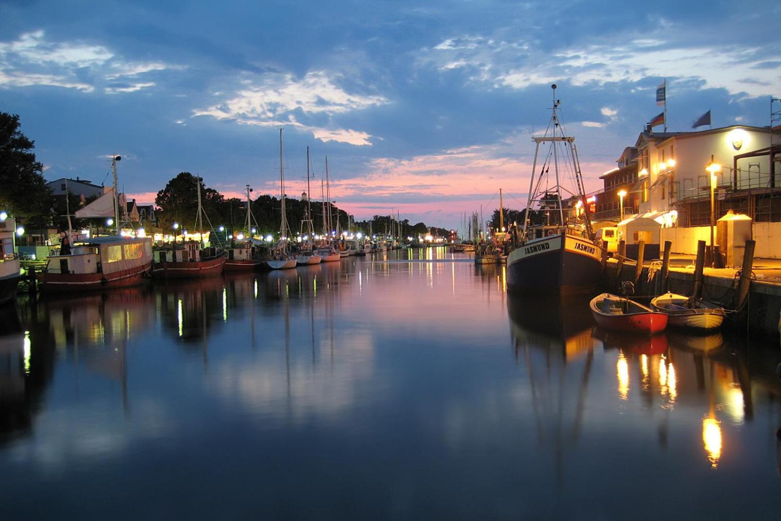 Doppelzimmer Dinner, Direkt Am Alten Strom Rostock Exterior photo